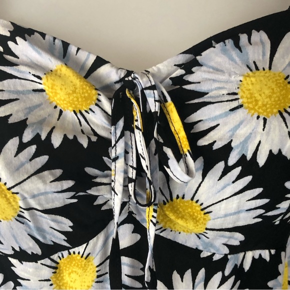 Women's AUW Black/Yellow/White Daisy Patterned Sleeveless Sundress. Size Large - Picture 10 of 16